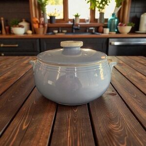 Hall’s Superior Quality Casserole Dish with Lid